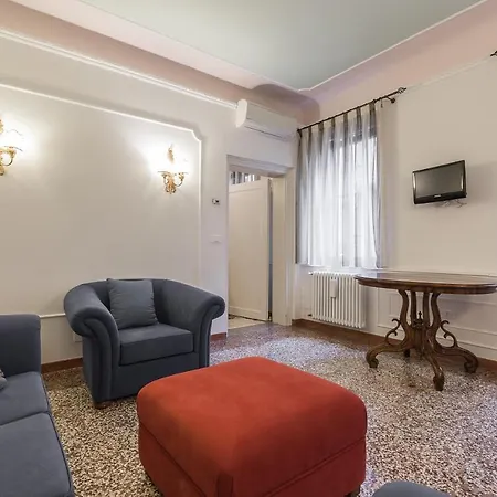Ca' Dell'affresco Family דירה